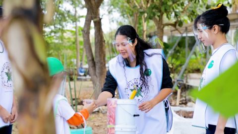 Maritza Morales Casanova (center) opened her environmental education center in 2013.