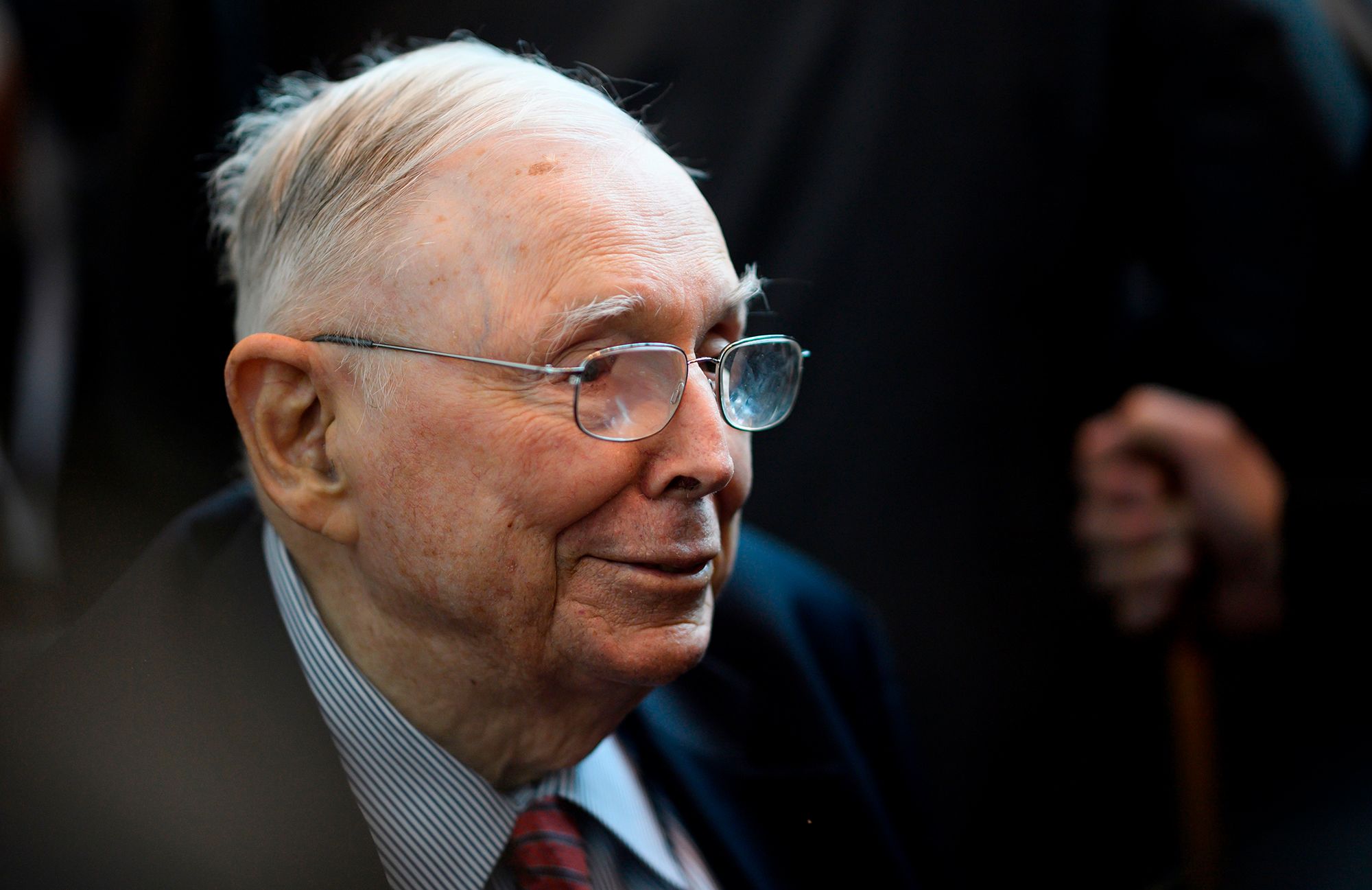 charlie munger still likes big banks and hates crypto | cnn business