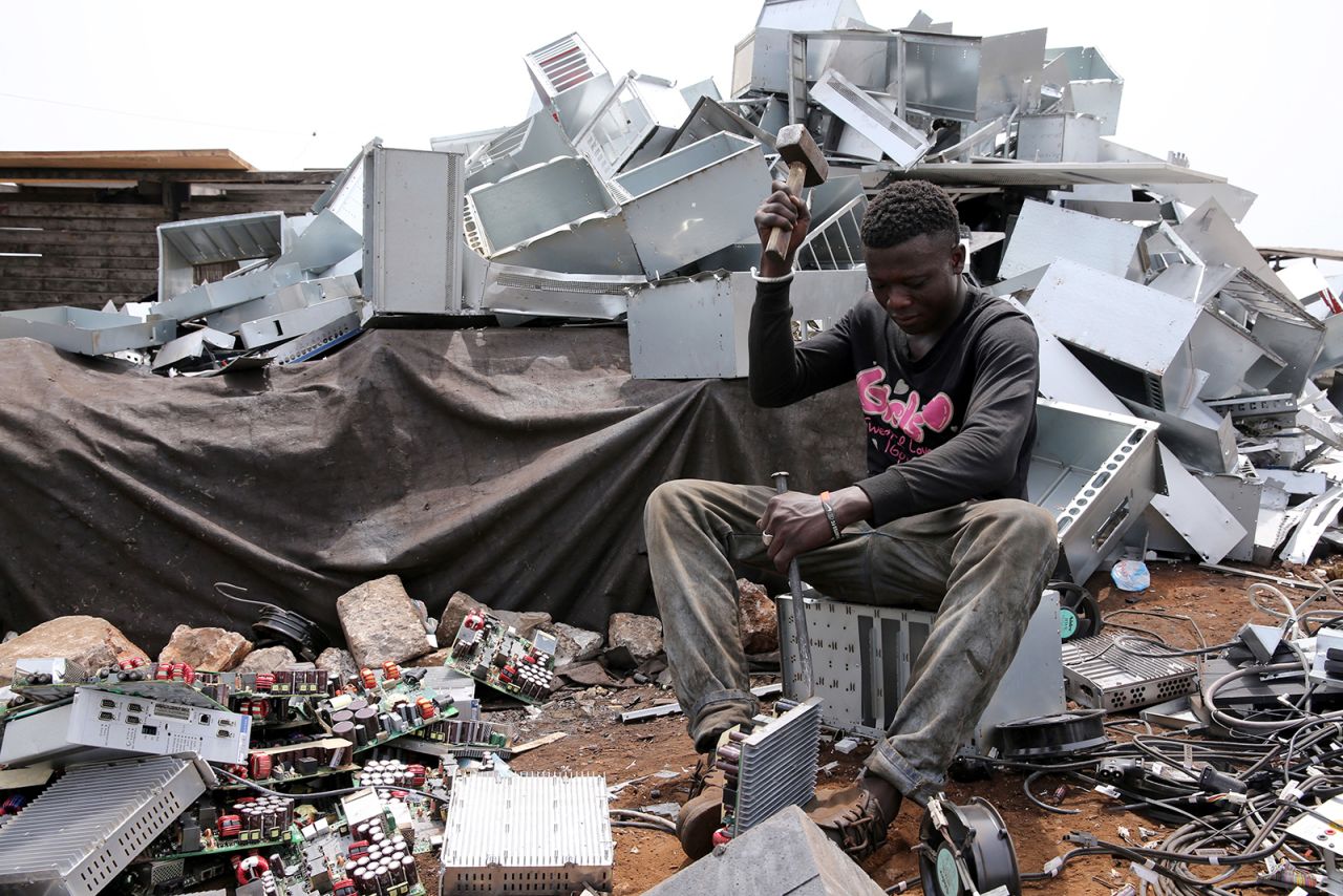 Copper, iron and gold contribute to the approximately <a href="https://www.itu.int/en/ITU-D/Environment/Documents/Toolbox/GEM_2020_def.pdf" target="_blank" target="_blank">$57 billion</a> value of global e-waste that was generated in 2019. But only a fraction of the total e-waste is properly recycled, leaving billions of dollars' worth of untapped precious metals.