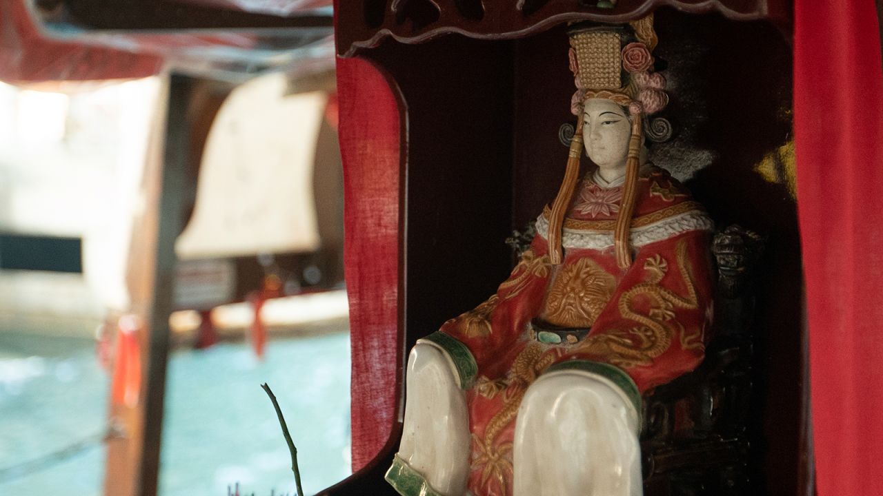It is traditiional for Dukling crew to pray to the sea goddess Matsu (also spelled Mazu) to ask for luck and safety on each sailing.