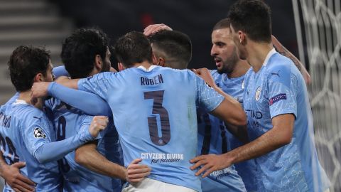 Manchester City celebrate Gabriel Jesus' goal.