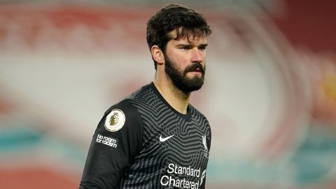 Alisson Becker is mourning the death of his father.