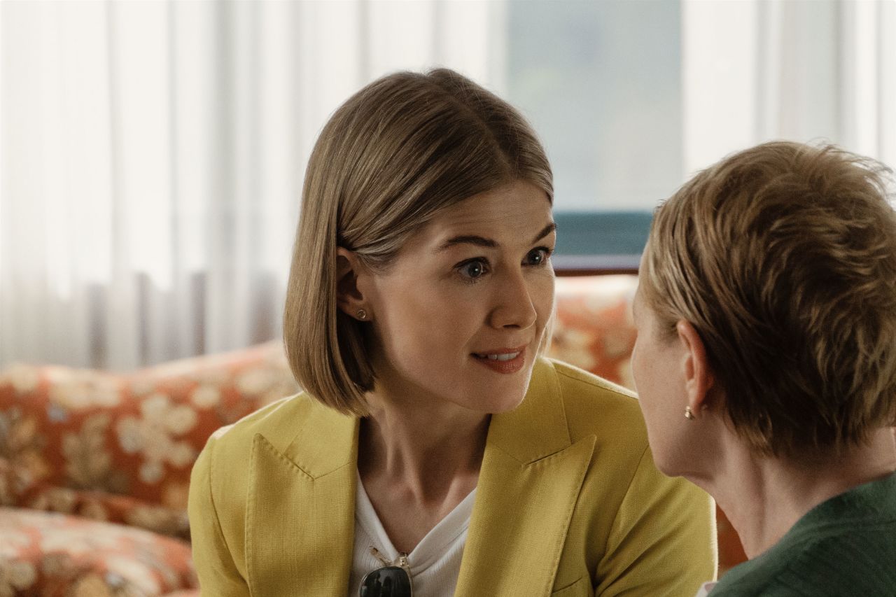 Rosamund Pike as the morally deficient professional carer Marla Grayson.