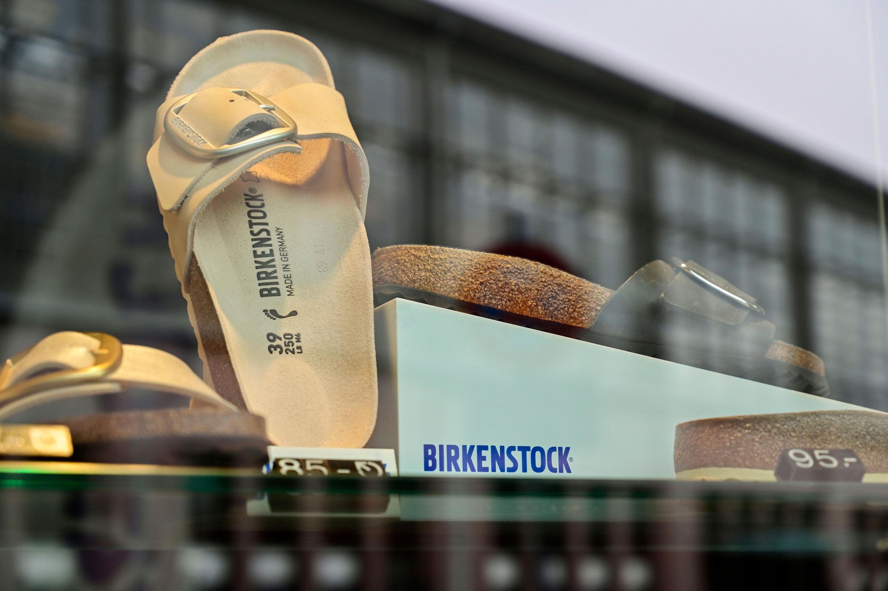 muziek punt shuttle Birkenstock sold to group backed by Bernard Arnault's LVMH | CNN Business
