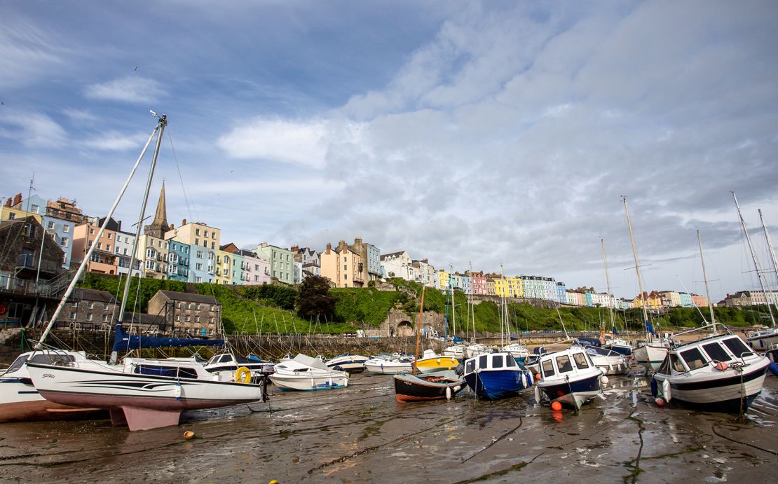 Self catering accomodation overlooking the sea in Tenby, Pembrokeshire in Wales.