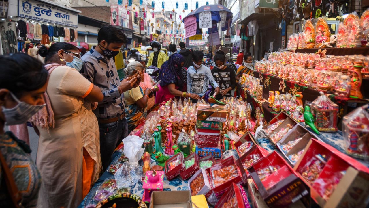 People shopping at a market in New Delhi on the eve of Diwali in November 2020.
