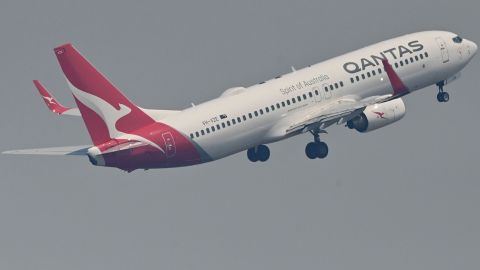 01 Qantas Boeing 737 file