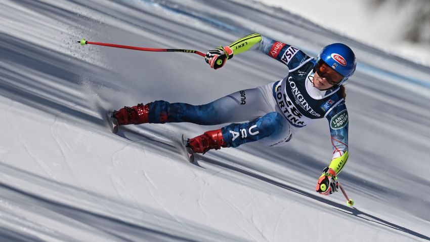 TOPSHOT - American Mikaela Shiffrin competes in the first run of the Wowen's Alpine combined event on February 15, 2021 at the FIS Alpine World Ski Championships in Cortina d'Ampezzo, Italian Alps. (Photo by Fabrice COFFRINI / AFP) (Photo by FABRICE COFFRINI/AFP via Getty Images)