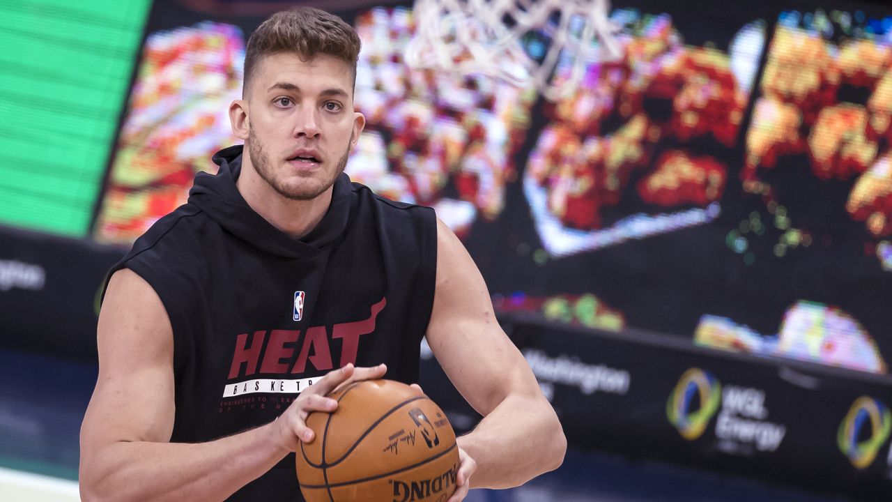 Meyers Leonard of the Miami Heat warms up before the game against the Washington Wizards at Capital One Arena on January 9, 2021 in Washington, DC.