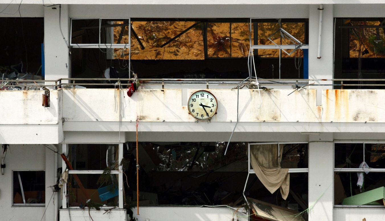 A clock hit by the tsunami remains frozen at 15:25 pm, at Yagawa Elementary School in Ishinomaki. Waves covered almost 5 square kilometers (500 hectares) of the city, <a href="http://itic.ioc-unesco.org/index.php?option=com_content&view=article&id=1949:2011-japan-tsunami-before-after-photos&catid=2044&Itemid=2365" target="_blank" target="_blank">according</a> to the International Tsunami Information Center. 