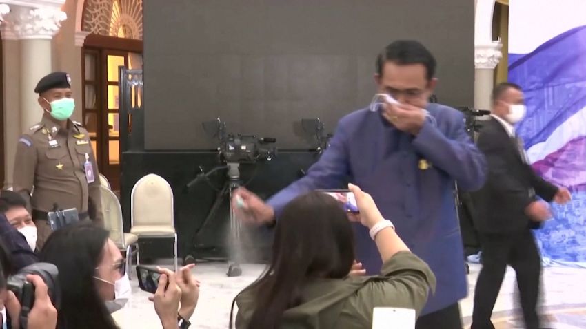 thai PM sprays jouralists with disinfectant