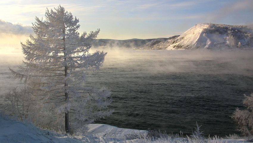 LISTVYANKA, RUSSIA:  A view of the Baikal lake taken 11 December 2000 from the village of Listvyanka, 70 km from Siberian city of Irkutsk. Buryat ethnic Mongols settled the shores of Siberia's Lake Baikal long before the 13th-century conquests of Genghis Khan, and centuries ahead of the Russian fur traders who arrived in the 1640s. (Photo credit should read ALEXANDER NEMENOV/AFP via Getty Images)