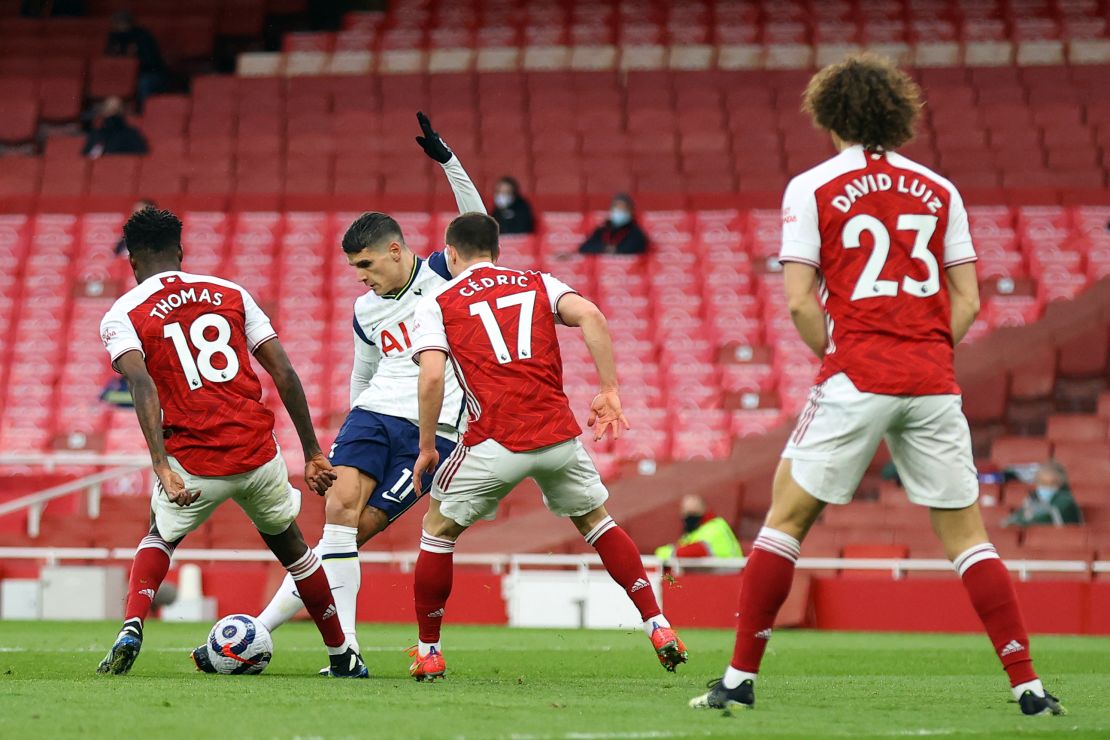 Lamela scores his rabona goal against Arsenal.