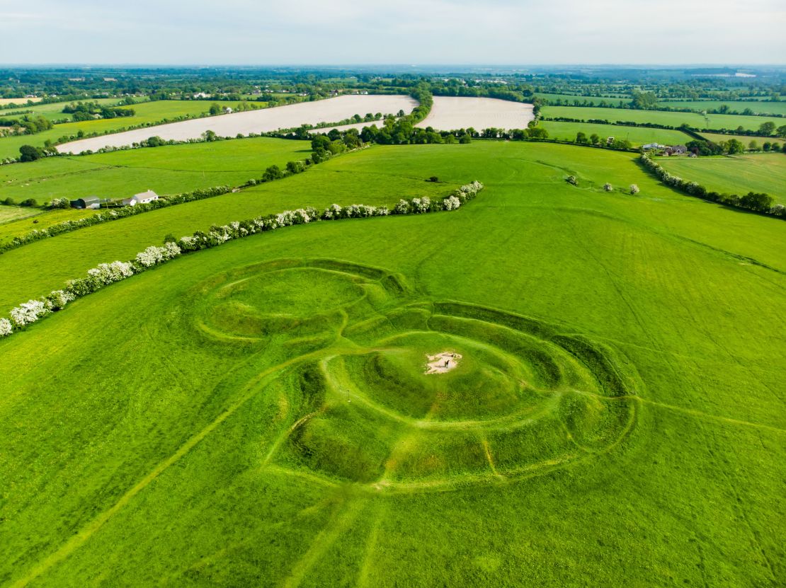 The Hill of Tara is an ancient archaeological site and the traditional seat of Ireland's High Kings. 