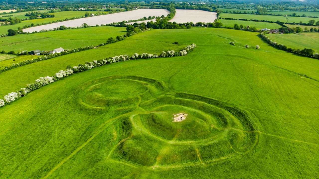 The Hill of Tara is an ancient archaeological site and the traditional seat of Ireland's High Kings. 