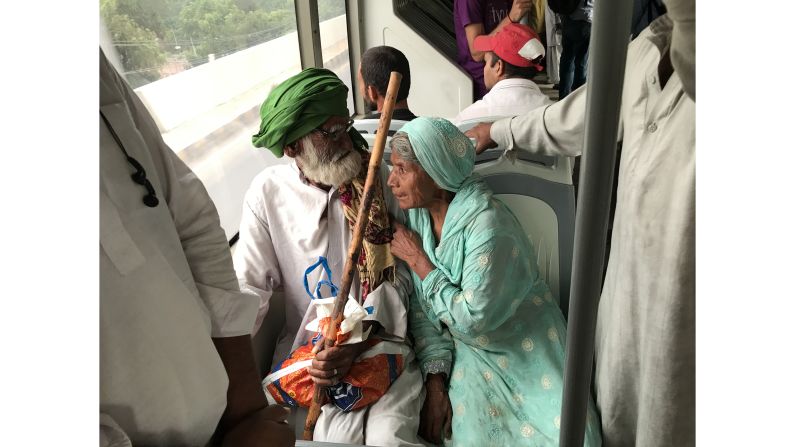 <strong>Capturing bonds: </strong>"The conversation flowed quite easily," Faizan Ahmad tells CNN Travel. "Sometimes the stories were so long and interesting that I'd miss my station and end up traveling with them to wherever they were getting off."