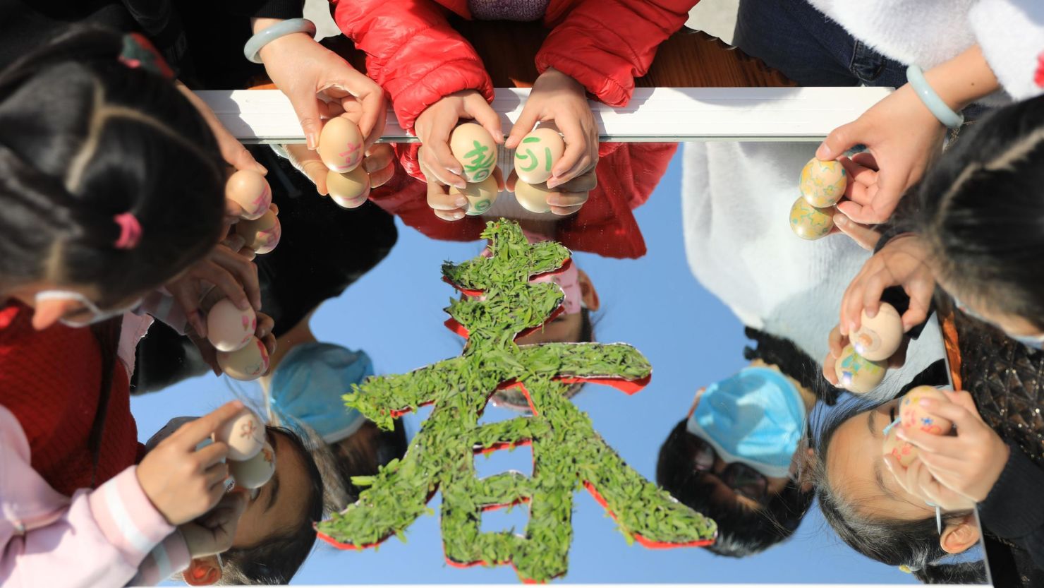 ZHEJIANG, CHINA - MARCH 19: (CHINA MAINLAND OUT)Childrens are playing egg standing game to welcome traditional festival "spring equinox" on 19th March, 2020 in Hangzhou,Zhejiang,China.(Photo by TPG/Getty Images)