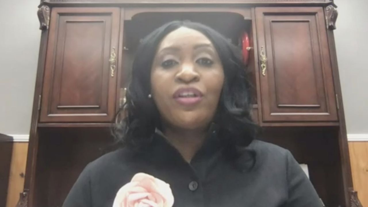 Jennifer Bates, an Amazon warehouse worker, told members of the Senate that her workday "feels like a nine-hour intense workout every day."