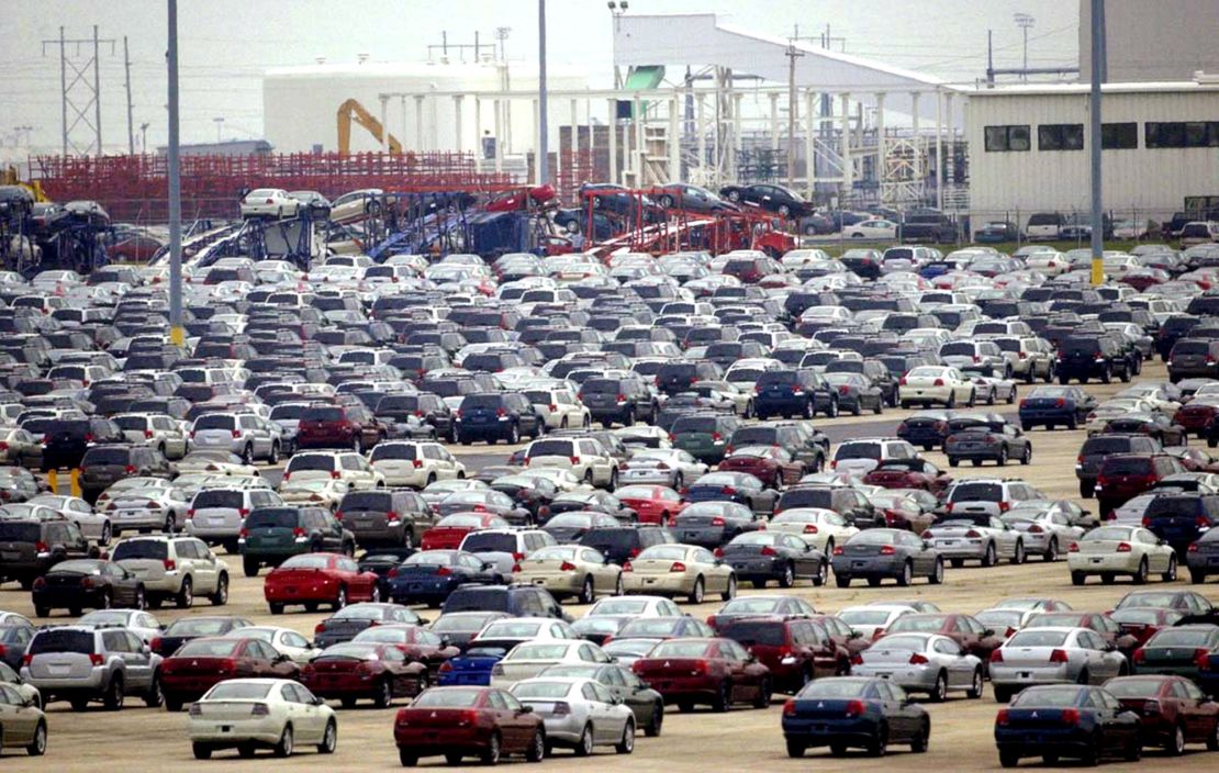 Mitsubishi's plant was home to 3,000 jobs before the company left Illinois. (2004 photo)