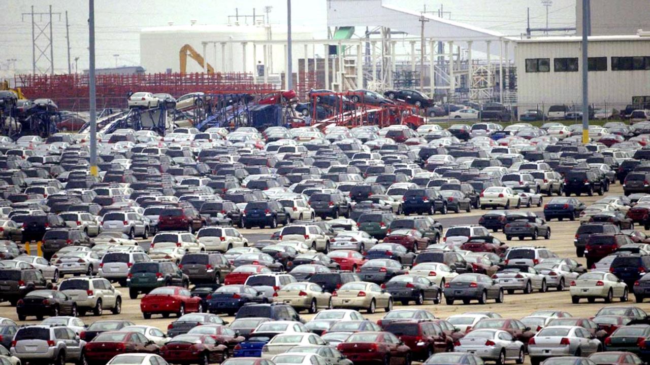 Mitsubishi's plant was home to 3,000 jobs before the company left Illinois. (2004 photo)