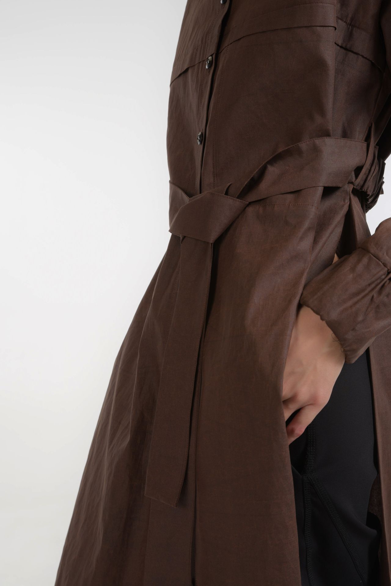 This Shohei garment was dyed using the traditional kakishibu method.