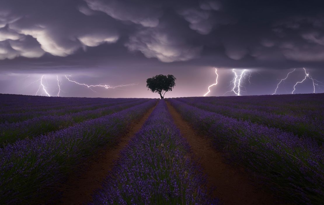 Spanish photographer Juan López Ruiz won the landscape category for this image.
