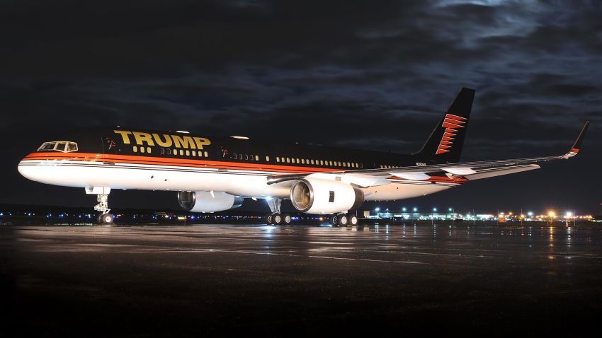 01 Trump 757 plane