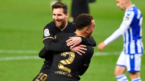 Dest celebrates with Messi after scoring a goal against Real Sociedad.