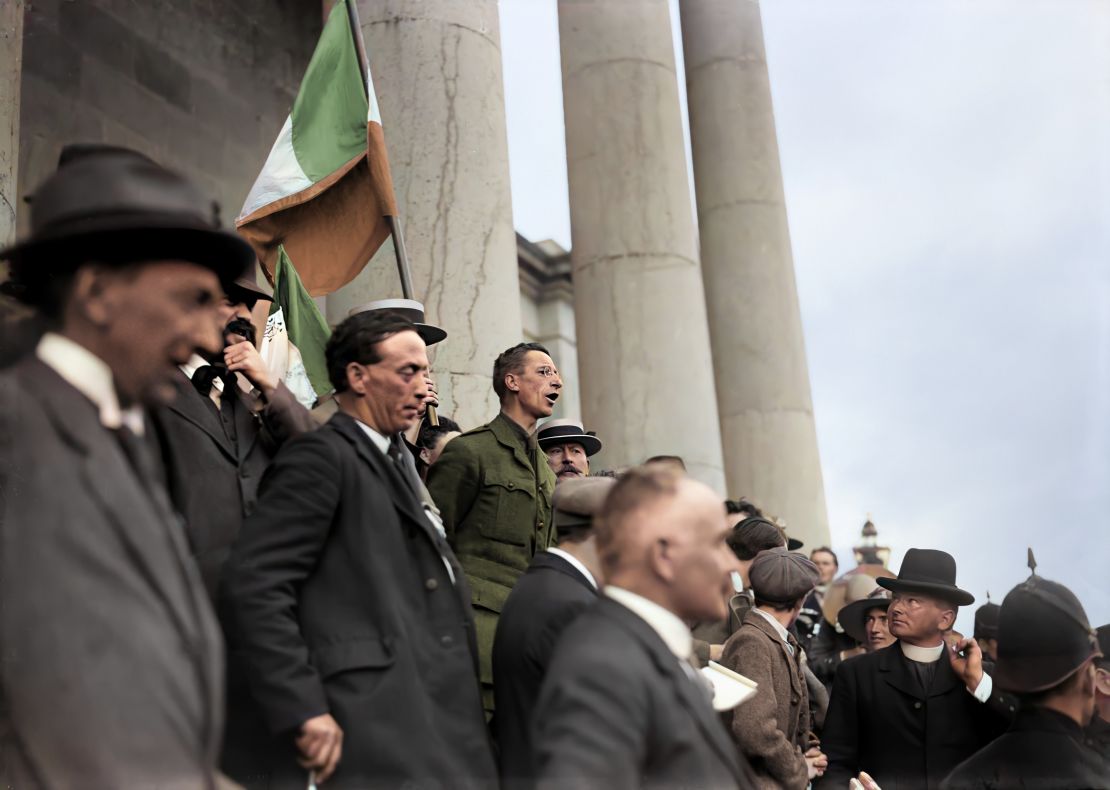 Revolutionary statesman Éamon de Valera addresses a crowd in 1917.