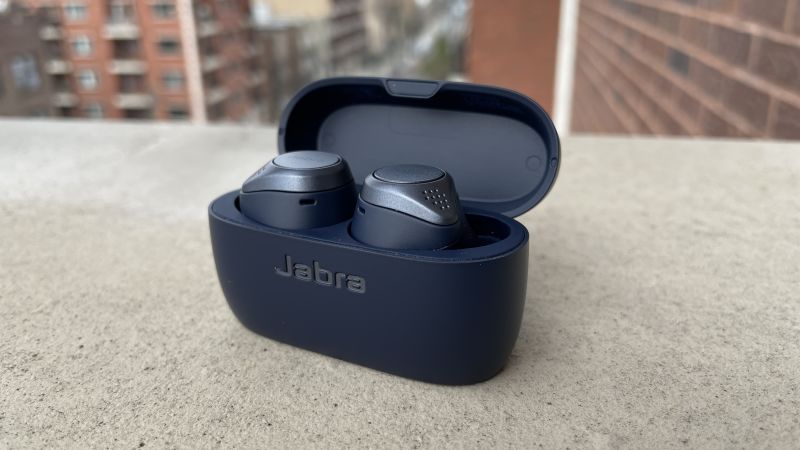 Airpods pro vs discount jabra elite sport