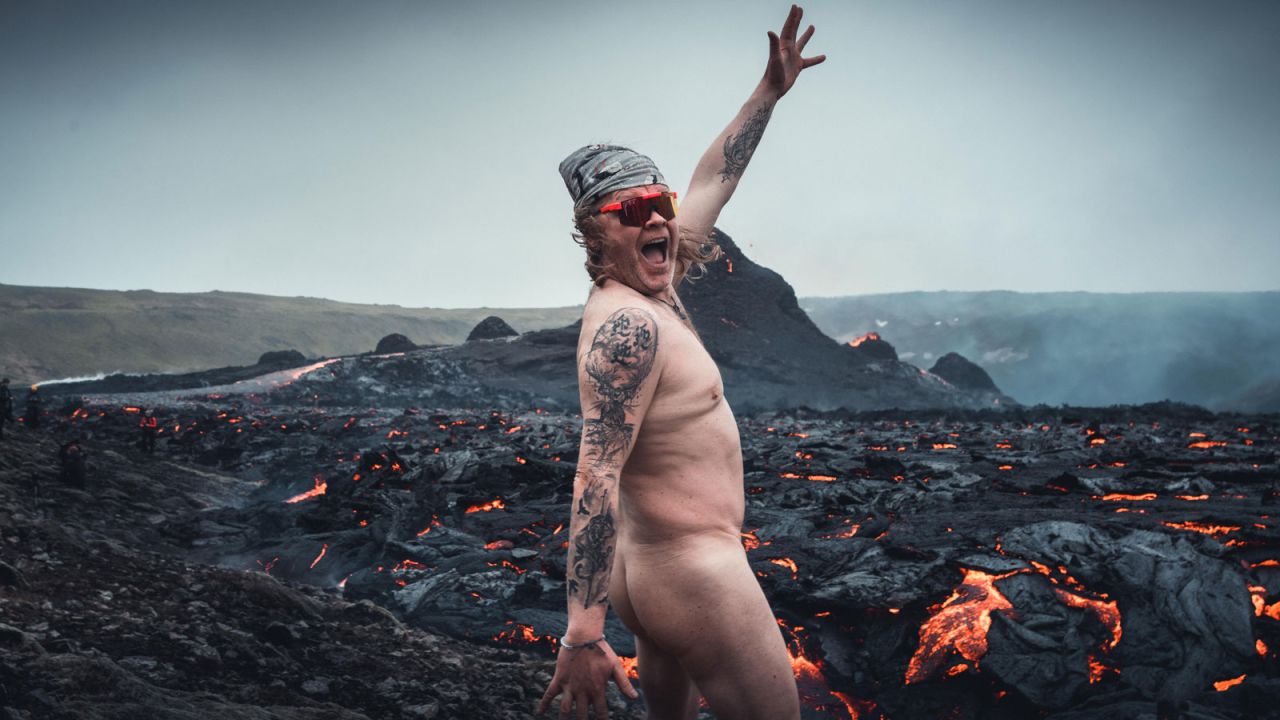 Sveinn Snorri Sighvatsson says the heat was "gripping into his skin" as he posed nude near the  Geldingadalur.
