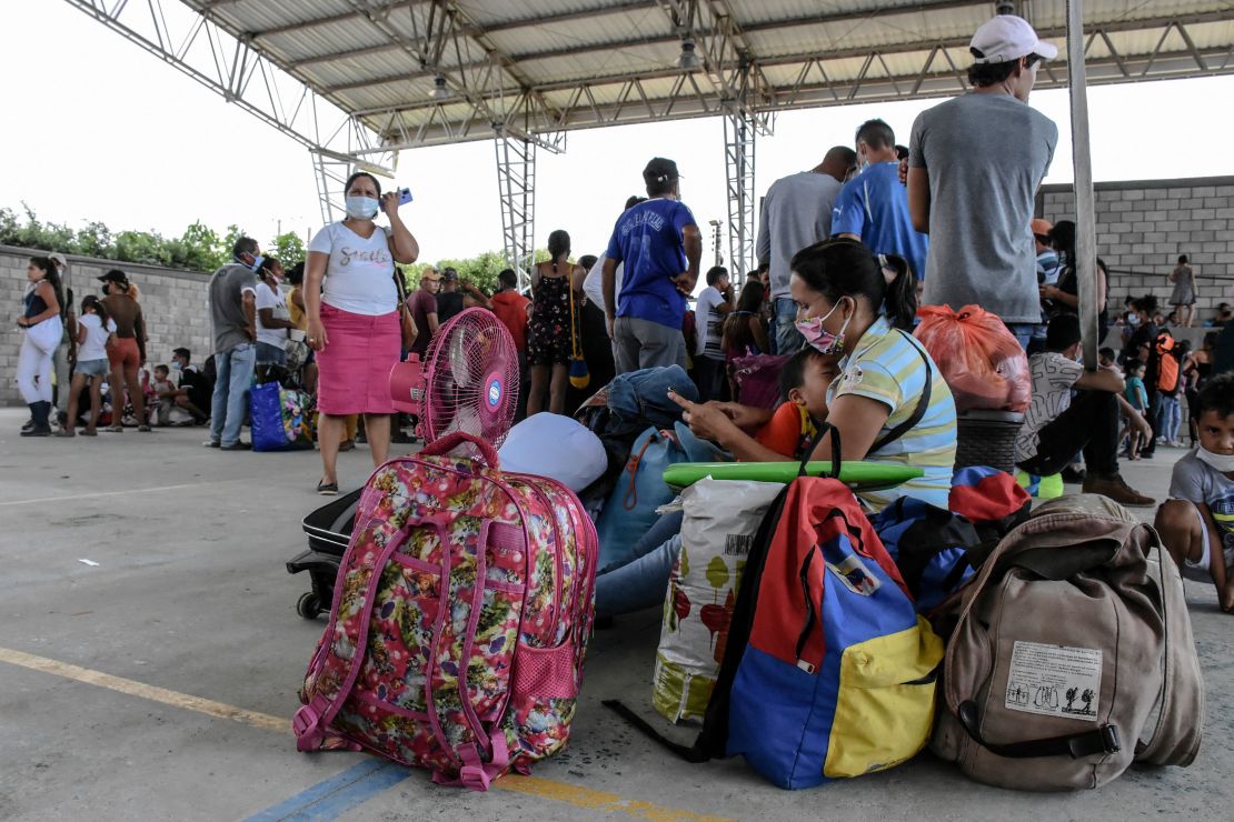 Venezuelans from Apure State arrive in Colombia's Arauca area after clashes in March 2021.
