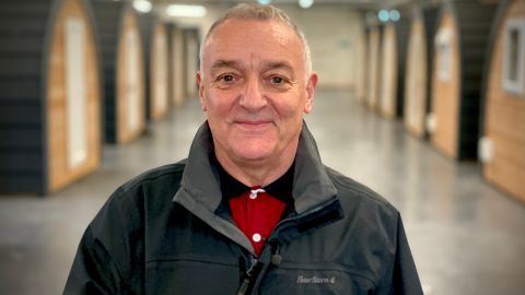 Former Manchester United player Lou Macari turned his attention to helping the homeless.