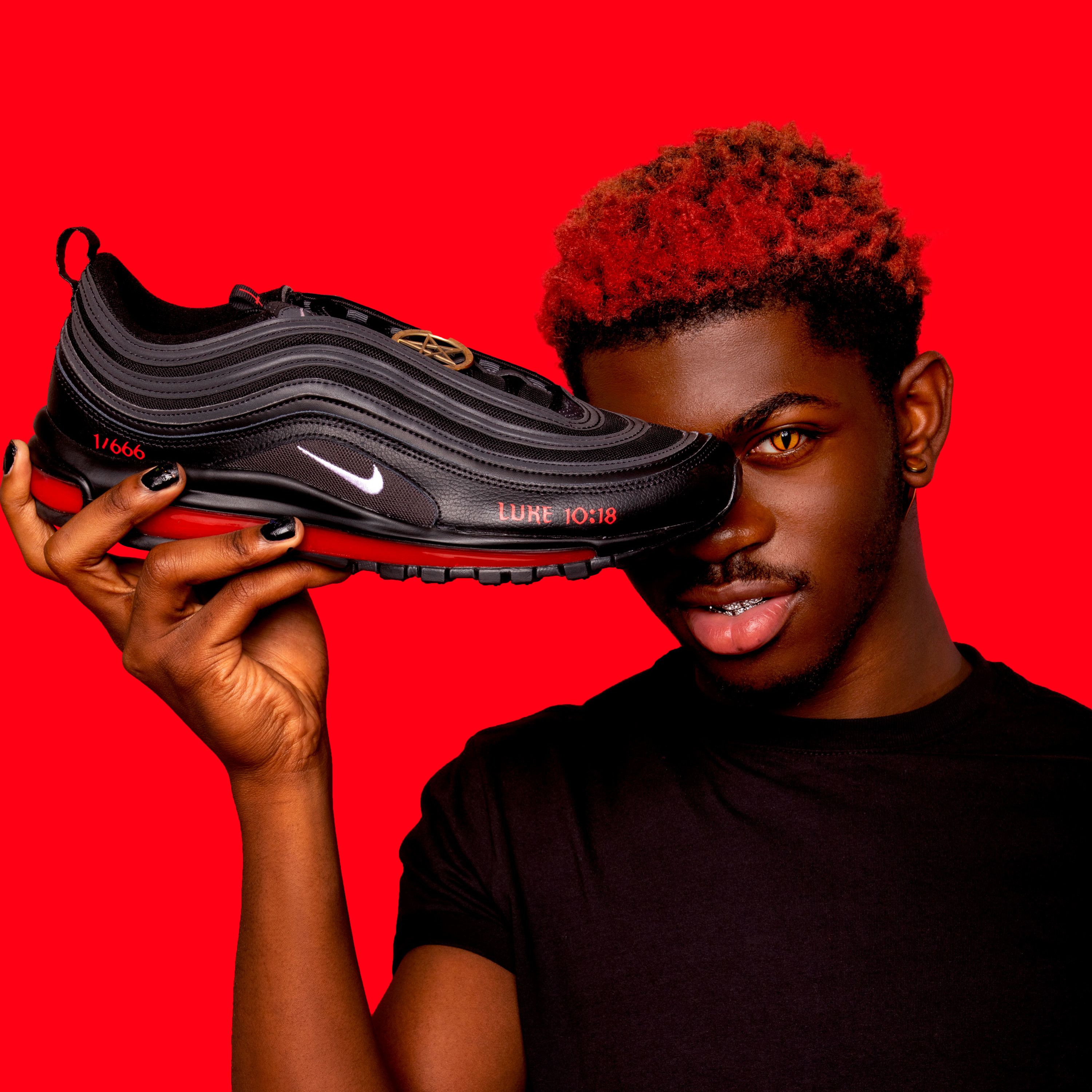 SIDA Cava facultativo Lil Nas X's unofficial 'Satan' Nikes containing human blood sell out in  under a minute | CNN