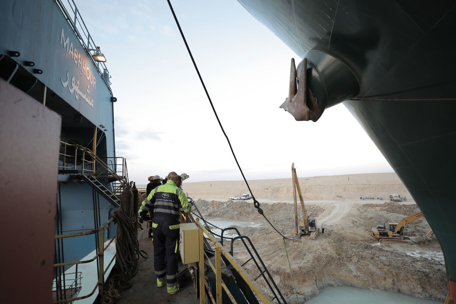 Workers try to dislodge the ship on Sunday.