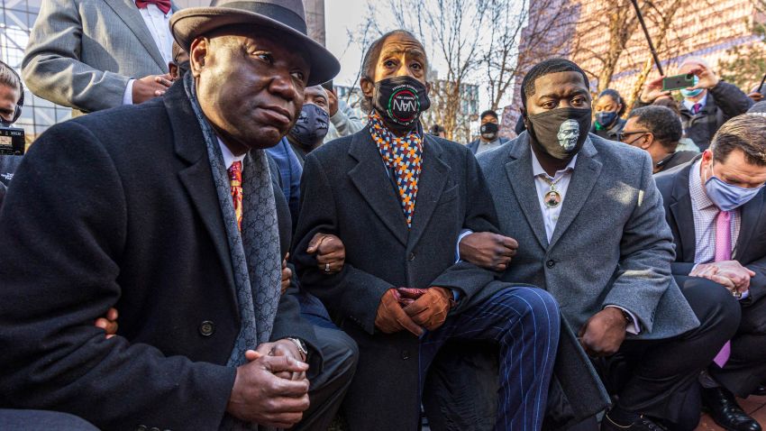 Floyd family lawyer, Attorney Ben Crump (L) and Rev. Al Sharpton, the founder and President of National Action Network,(C) and George Floyd's brother kneel outside the Hennepin County Government Center on the opening day of the trial of former Minneapolis police officer Derek Chauvin on March 29, 2021 in Minneapolis, Minnesota. - George Floyd must receive justice, his family said ahead of opening arguments March 29, 2021 in the trial of the white police officer accused of killing the Black man, whose agonising death ignited protests against racism and police brutality across the United States and around the world. Derek Chauvin, a veteran of the Minneapolis Police Department, faces murder and manslaughter charges for his role in the May 25, 2020 death of the 46-year-old Floyd. (Photo by Kerem Yucel / AFP) (Photo by KEREM YUCEL/AFP via Getty Images)