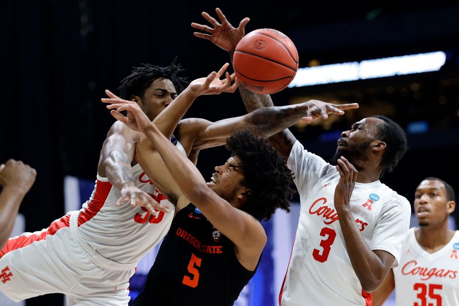 Oregon State guard Ethan Thompson, center, is fouled during the first half of the game against Houston.
