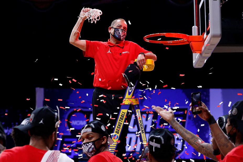 Houston head coach Kelvin Sampson cuts down the net after the Oregon State win.