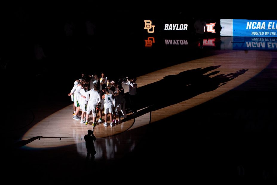Baylor huddles before the Arkansas game.