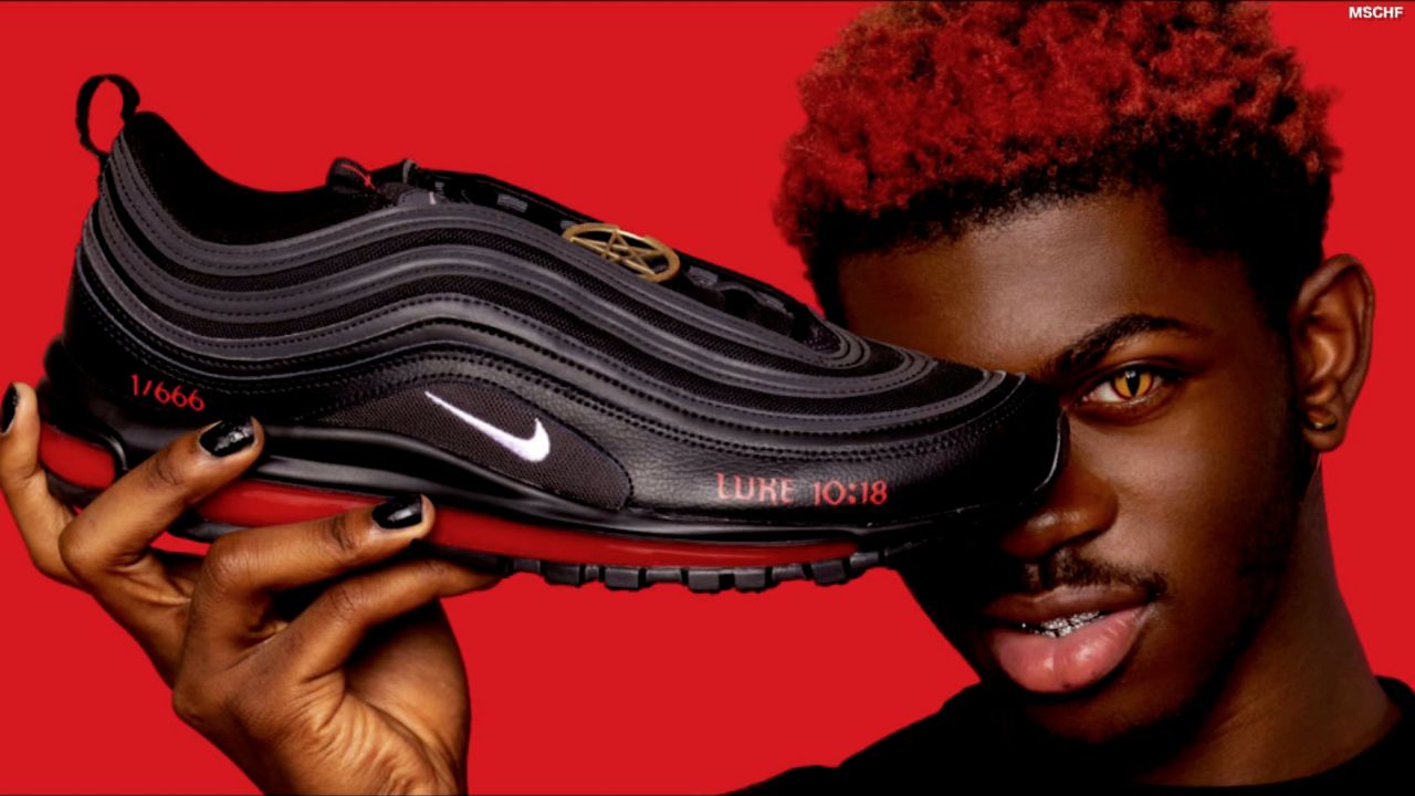 diefstal Magazijn Berekening Lil Nas X Satan shoe buyers can get a full refund after Nike lawsuit | CNN  Business