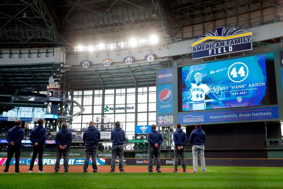 Players, coaches wear No. 44 to honor Hank Aaron at All-Star Game