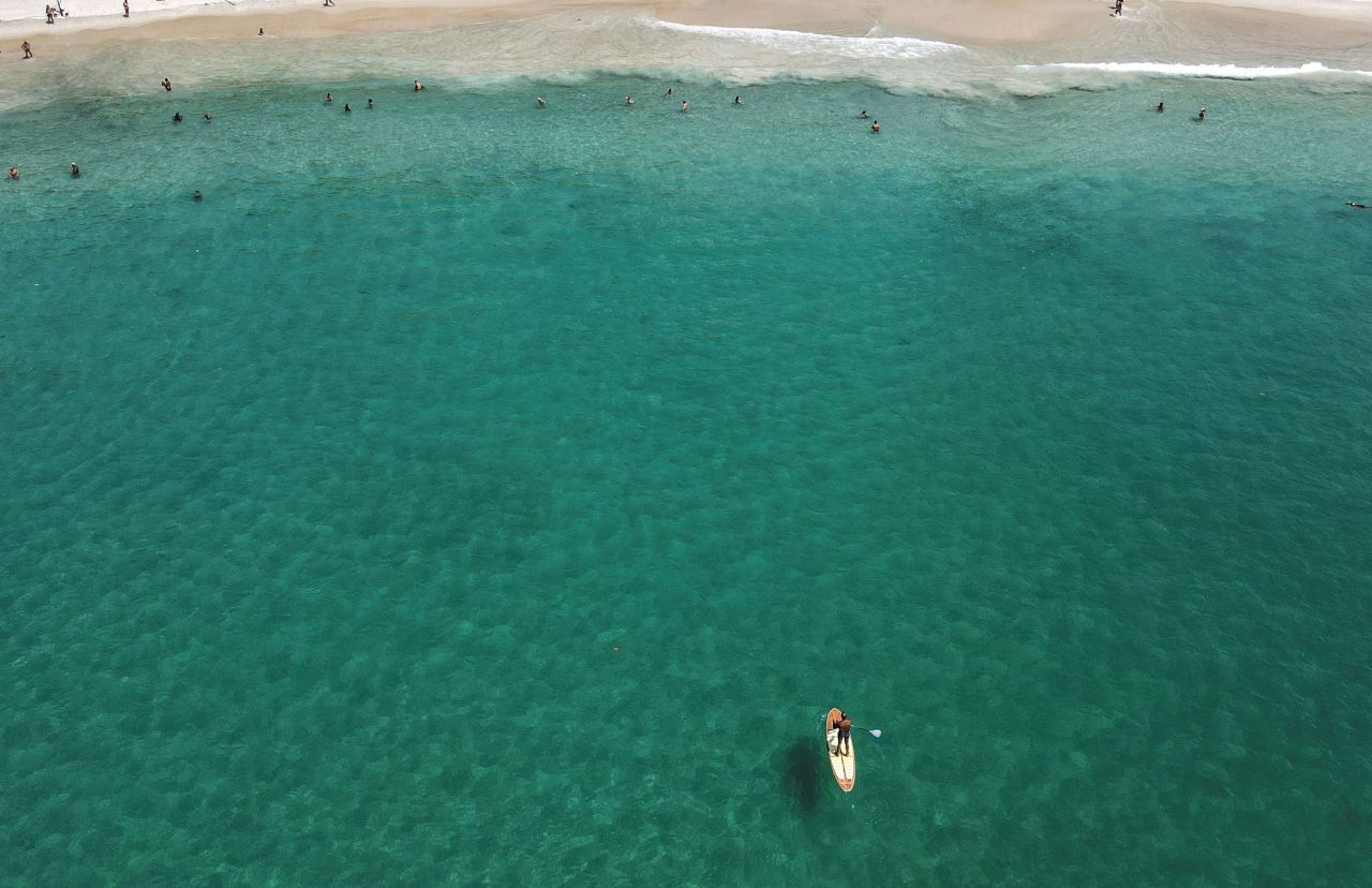 People in Rio de Janeiro enjoy the Copacabana beach on Friday, March 26, before the city imposed restrictions on all nonessential activities. Brazil <a href="https://www.cnn.com/2021/03/20/americas/brazil-coronavirus-crisis-vaccine-distribution-shortfalls-latam-intl/index.html" target="_blank">continues to struggle</a> with Covid-19 cases.