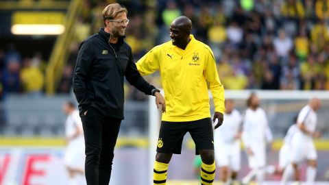 Otto Addo speaks with Borussia Dortmund's former coach Jurgen Klopp.