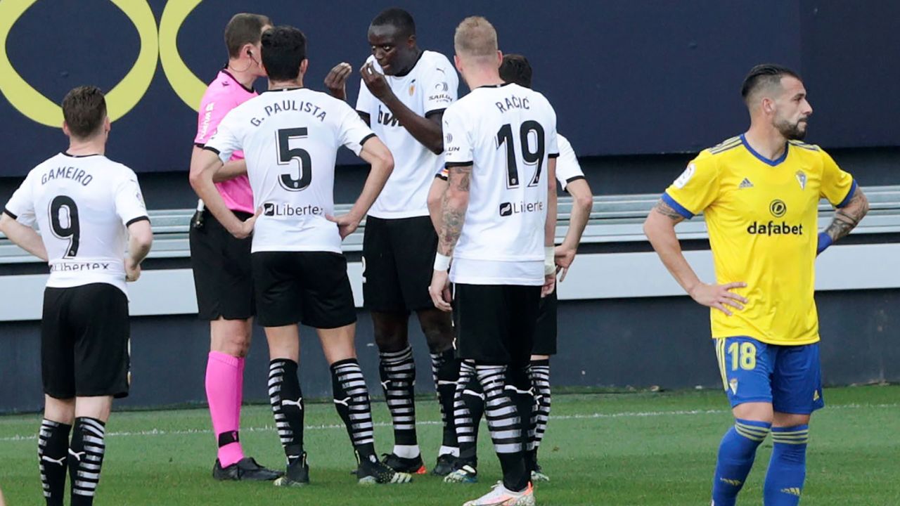 Mouctar Diakhaby (C) talks with referee David Medie Jimenez (2-L) after allegedly receiving a racist comment.