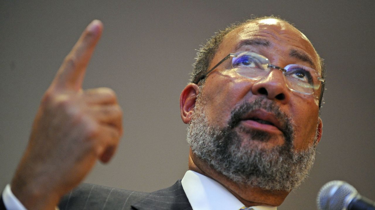 Citigroup Chairman Richard Parsons delivers remarks on the US economy at the New York State Bar Association meetings in New York, January 28, 2009. Troubled US banking giant Citigroup last week named Parsons as its new chairman, the longtime top executive at media giant Time Warner, to steer it through its most challenging period.  AFP PHOTO / Emmanuel Dunand (Photo credit should read EMMANUEL DUNAND/AFP via Getty Images)