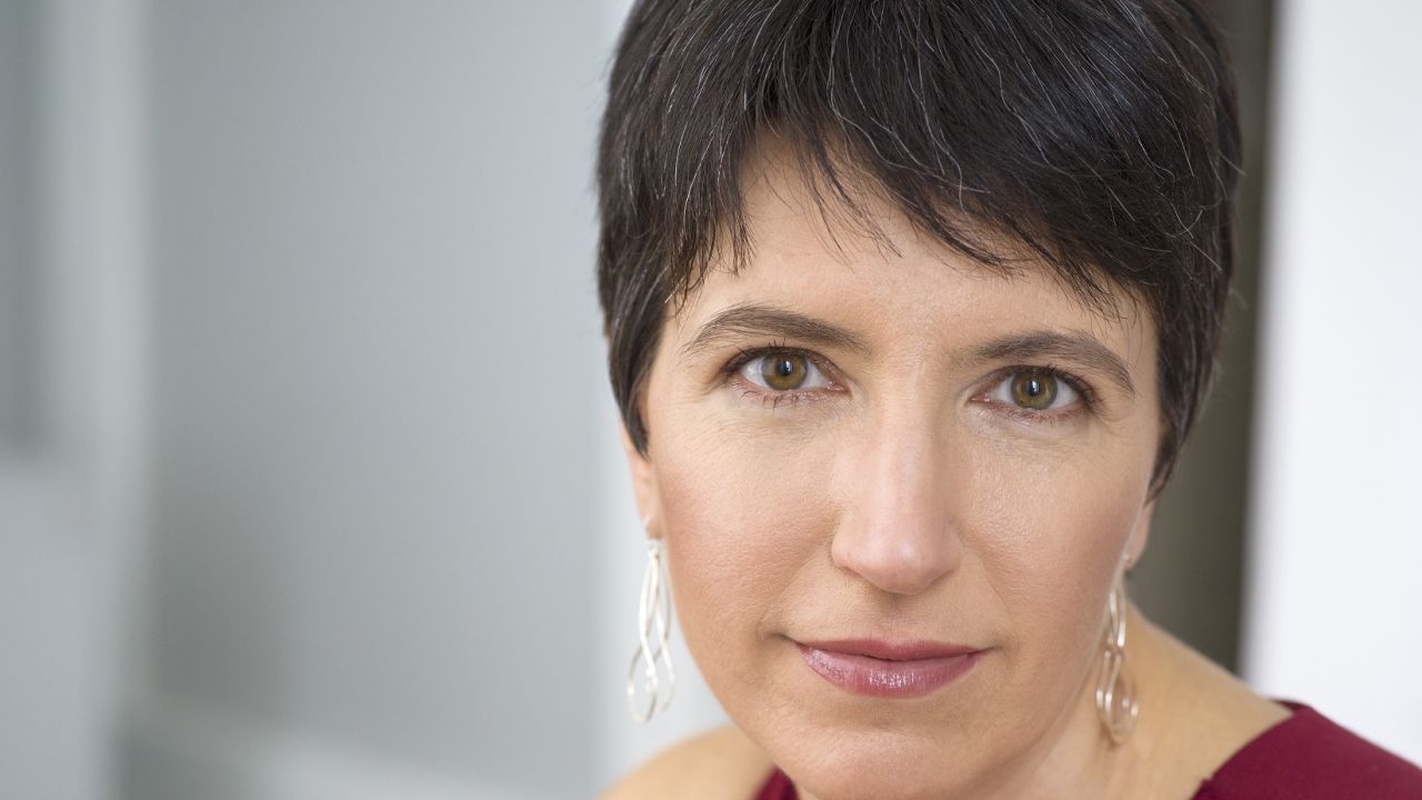 Lara Freidenfelds headshot