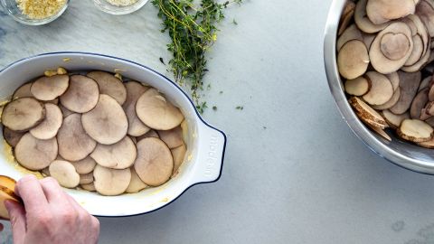 Oval Baking Dish in Blue Rim