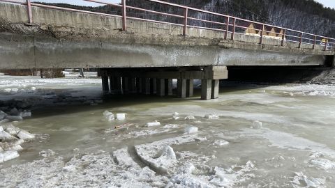 Waste water in Listvyanka