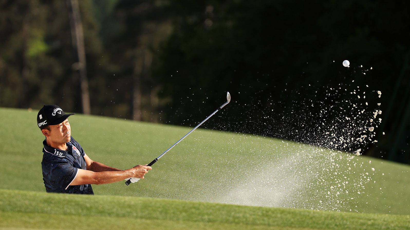 Kevin Na plays a shot from a bunker on Sunday.