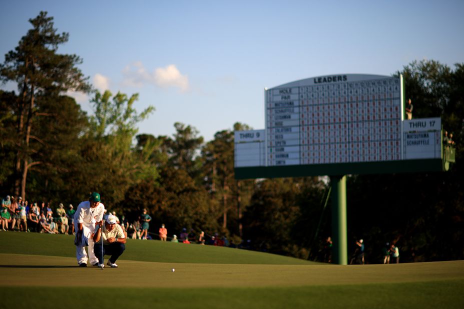 Matsuyama lines up a putt on the 18th green Sunday.